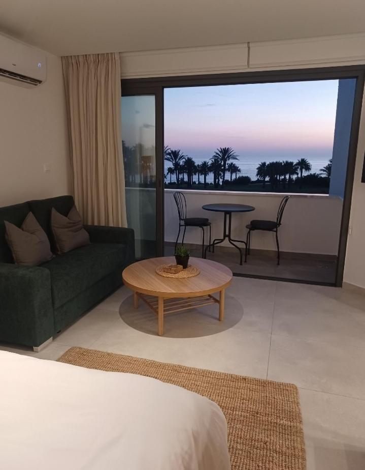 Terrazza Suites Paphos Exterior foto